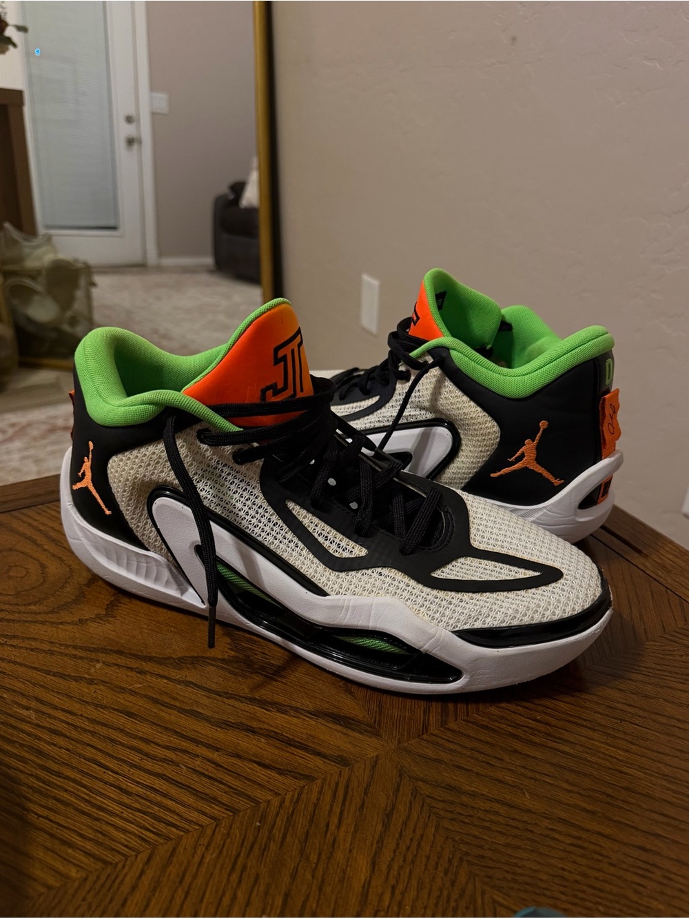 Jordan Men's White, Black, Green & Orange Basketball Shoes
